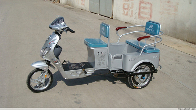 2004年 bg大游1号车.jpg